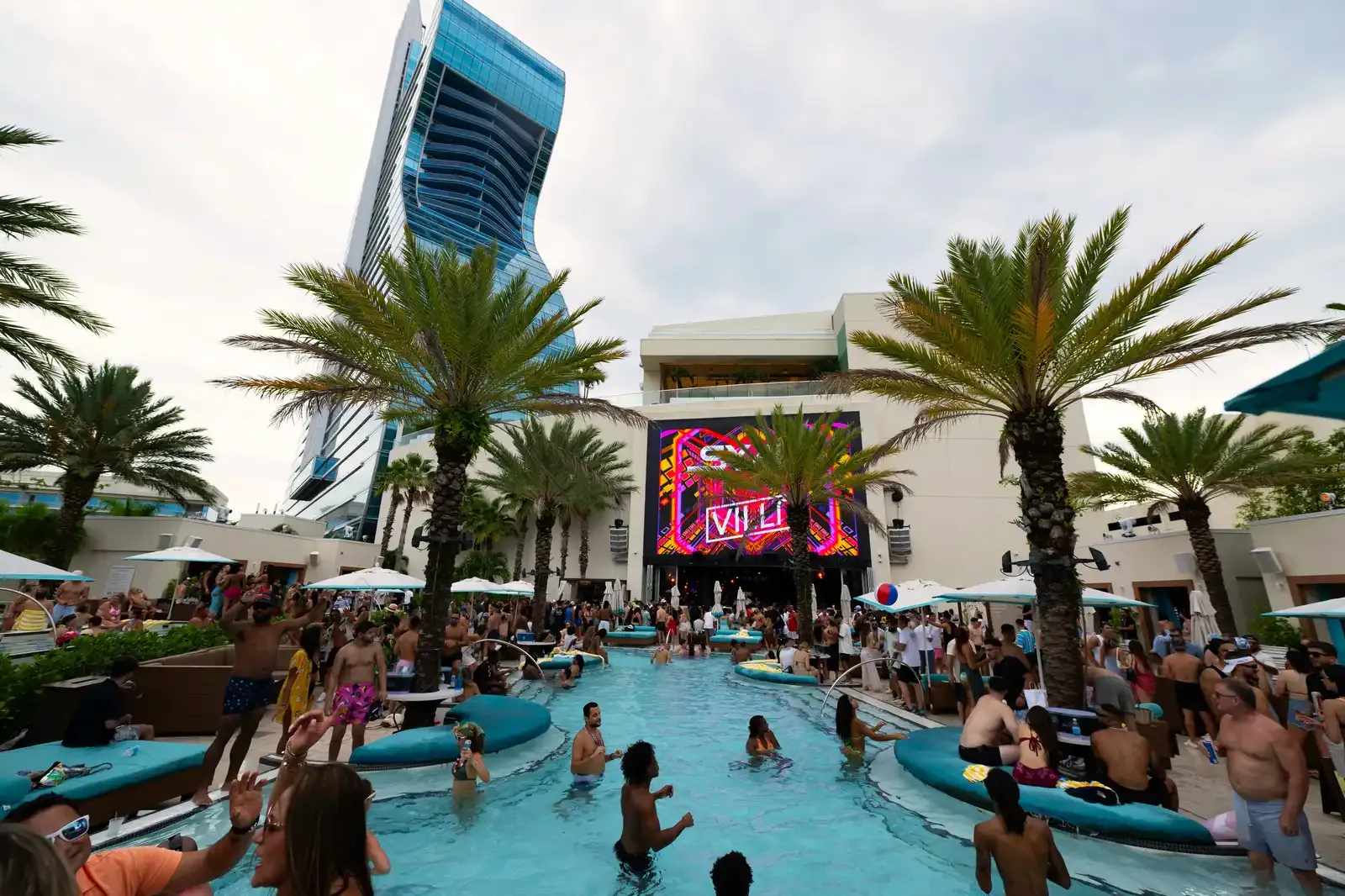 DAER Dayclub Pool Party